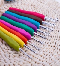 IGLA ZA HEKLANJE SA SILIKONSKOM DRSKOM 2.5mm